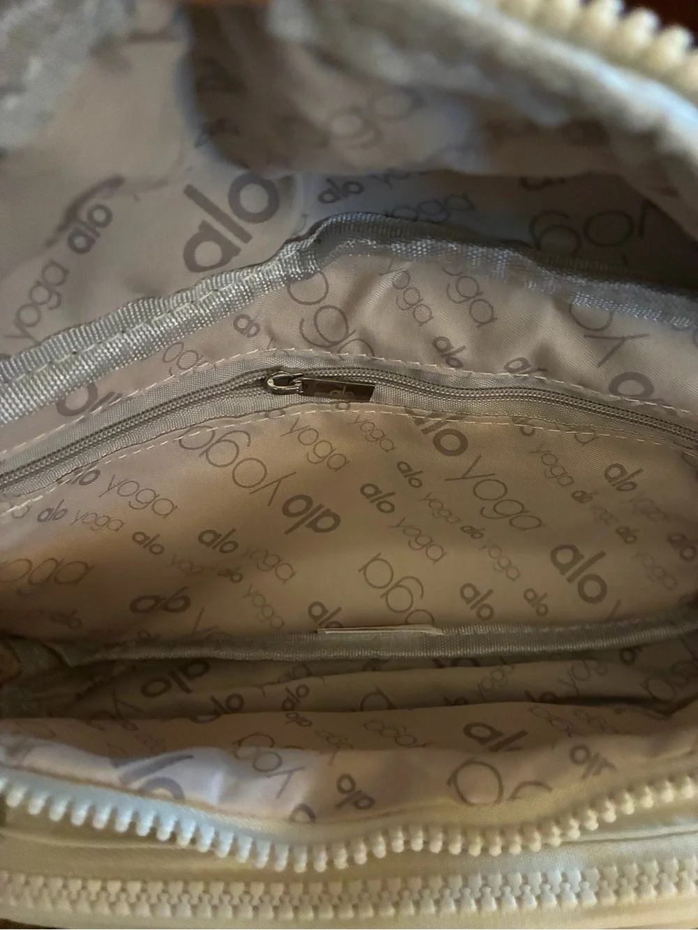 ALO Yoga Explorer Fanny Pack Belt Bag Crossbody Ivory/Cream